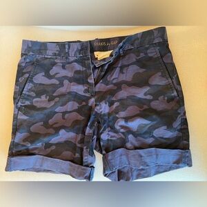 GAP boyfriend roll up women's camo shorts